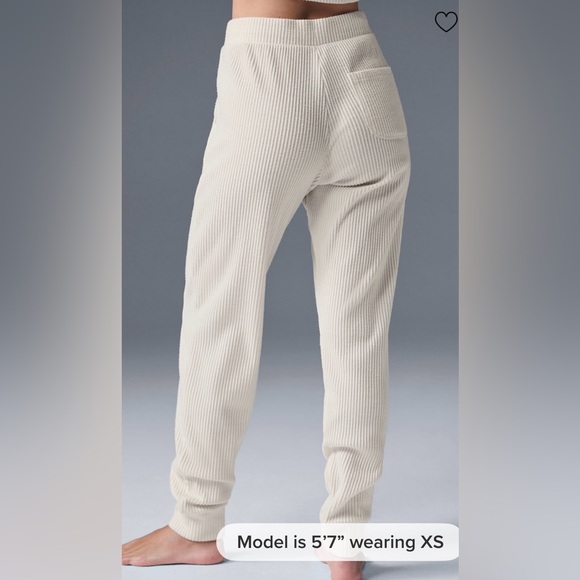 Alo Yoga NWOT Muse Sweatpants Ivory Size L - Picture 4 of 11